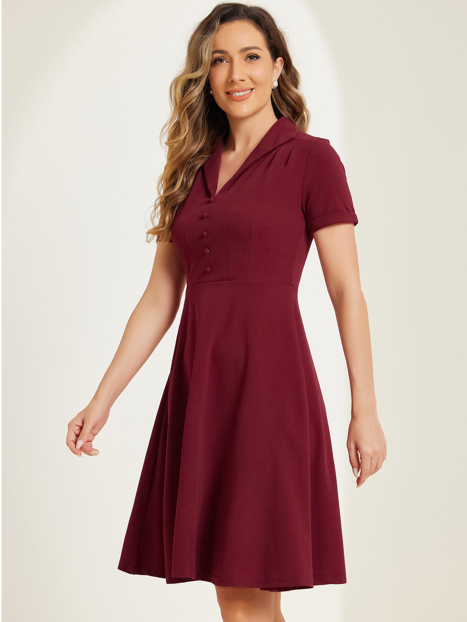 Flat collar and buttoned bodice