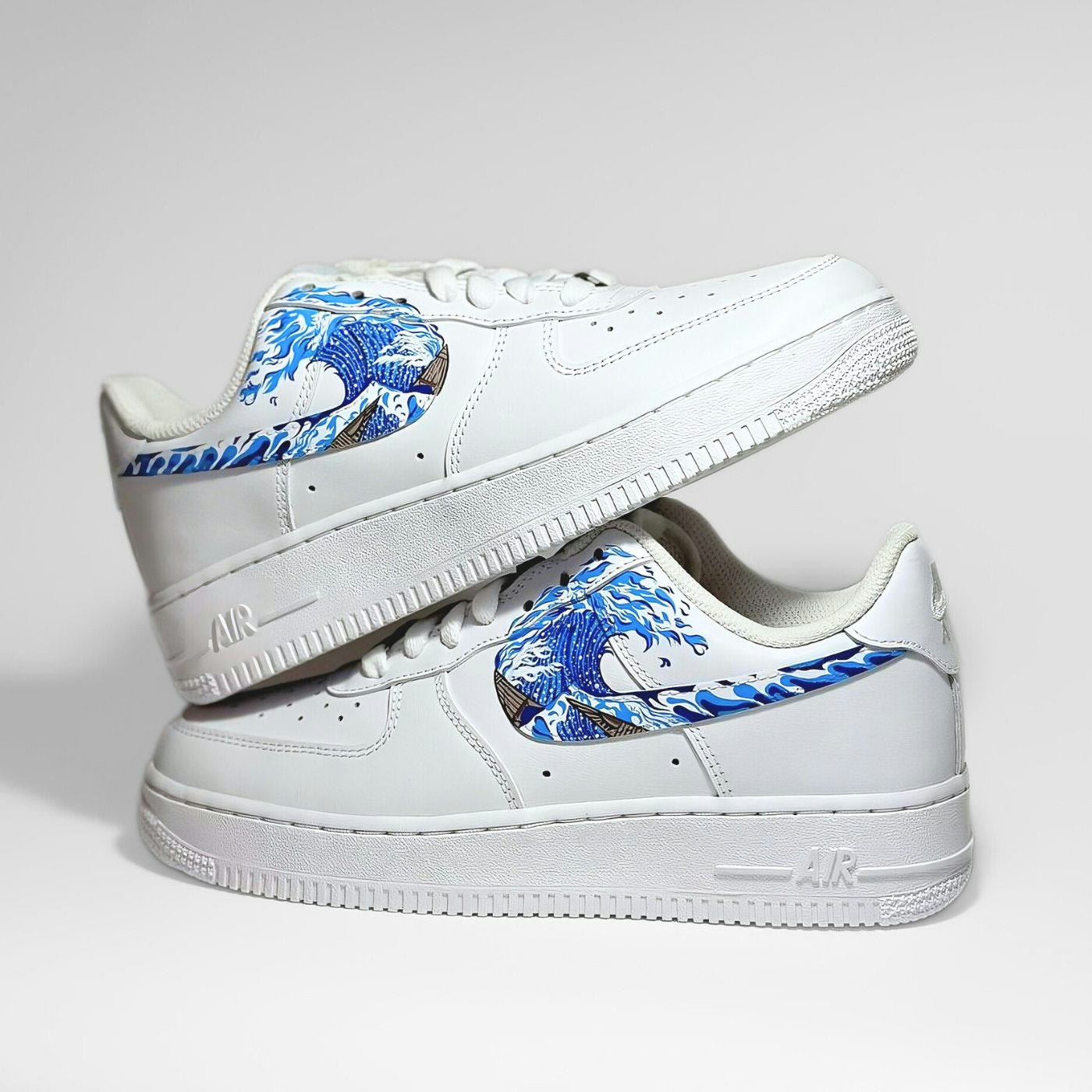 Hokusai's wave on the Swoosh panel