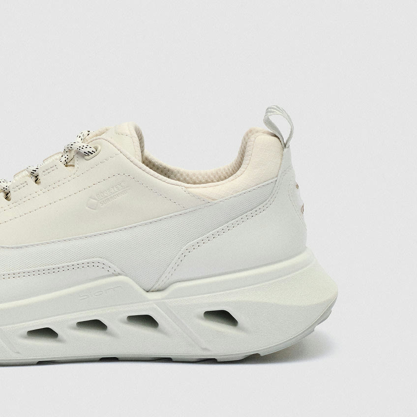 Free in-store pickup at ECCO