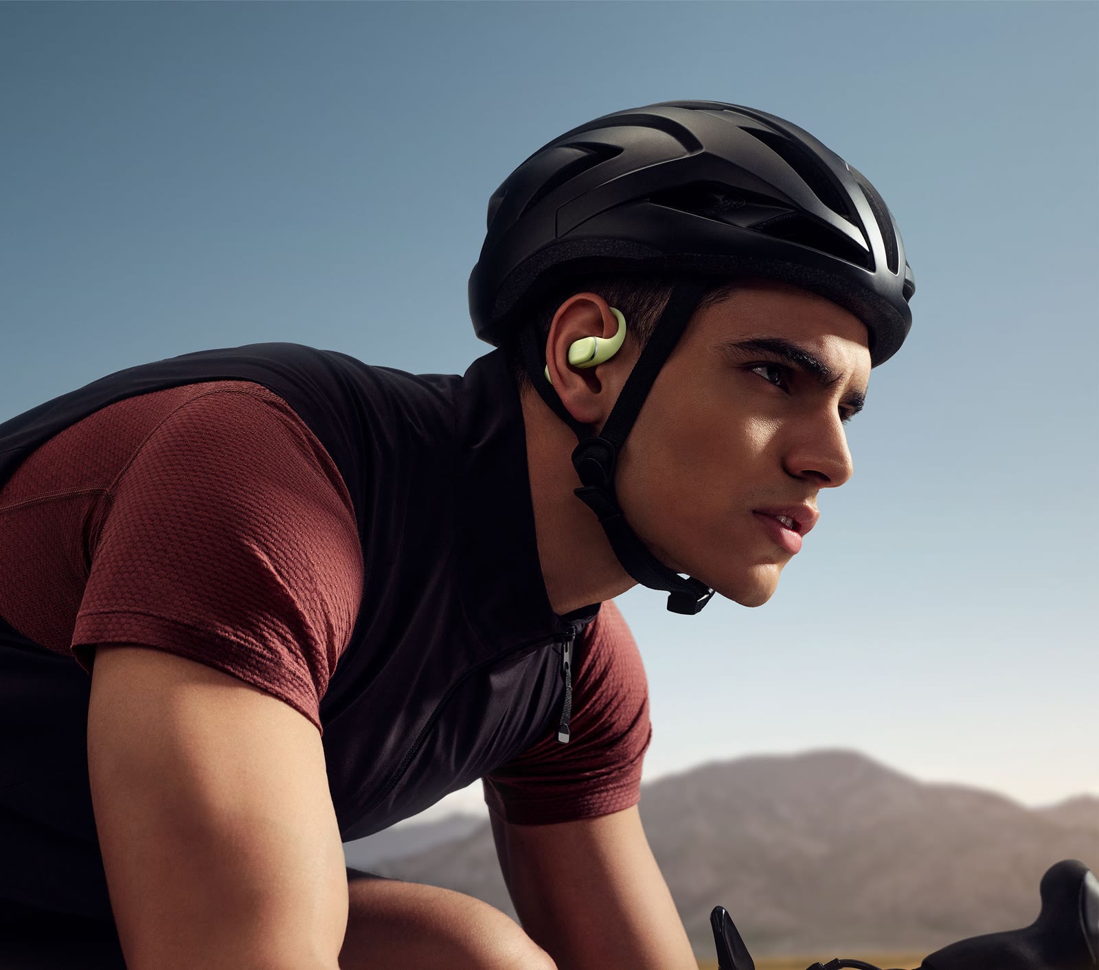 FreeArc earbuds that stay open-ear