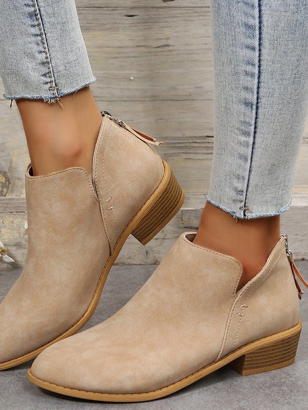 Ankle boots at Noracora