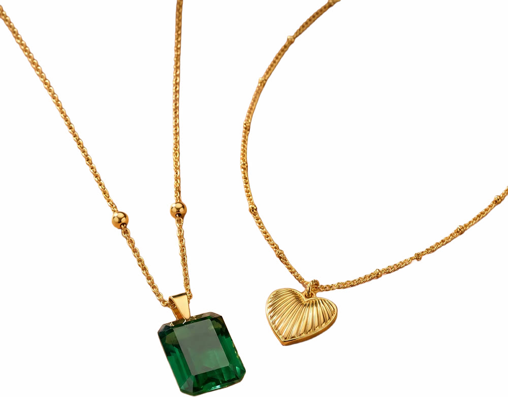 Pendants and necklaces that layer
