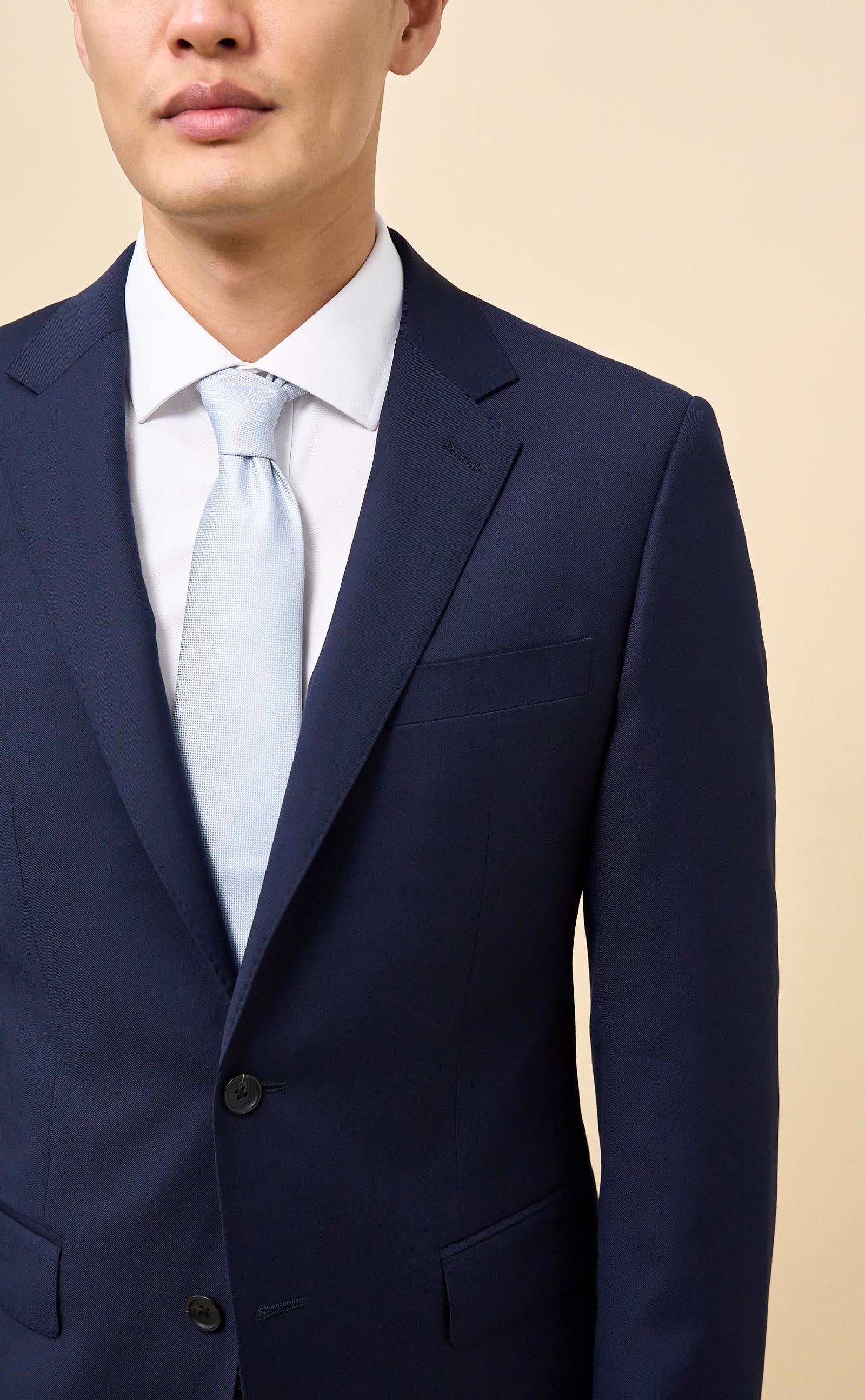 Clean notch lapels