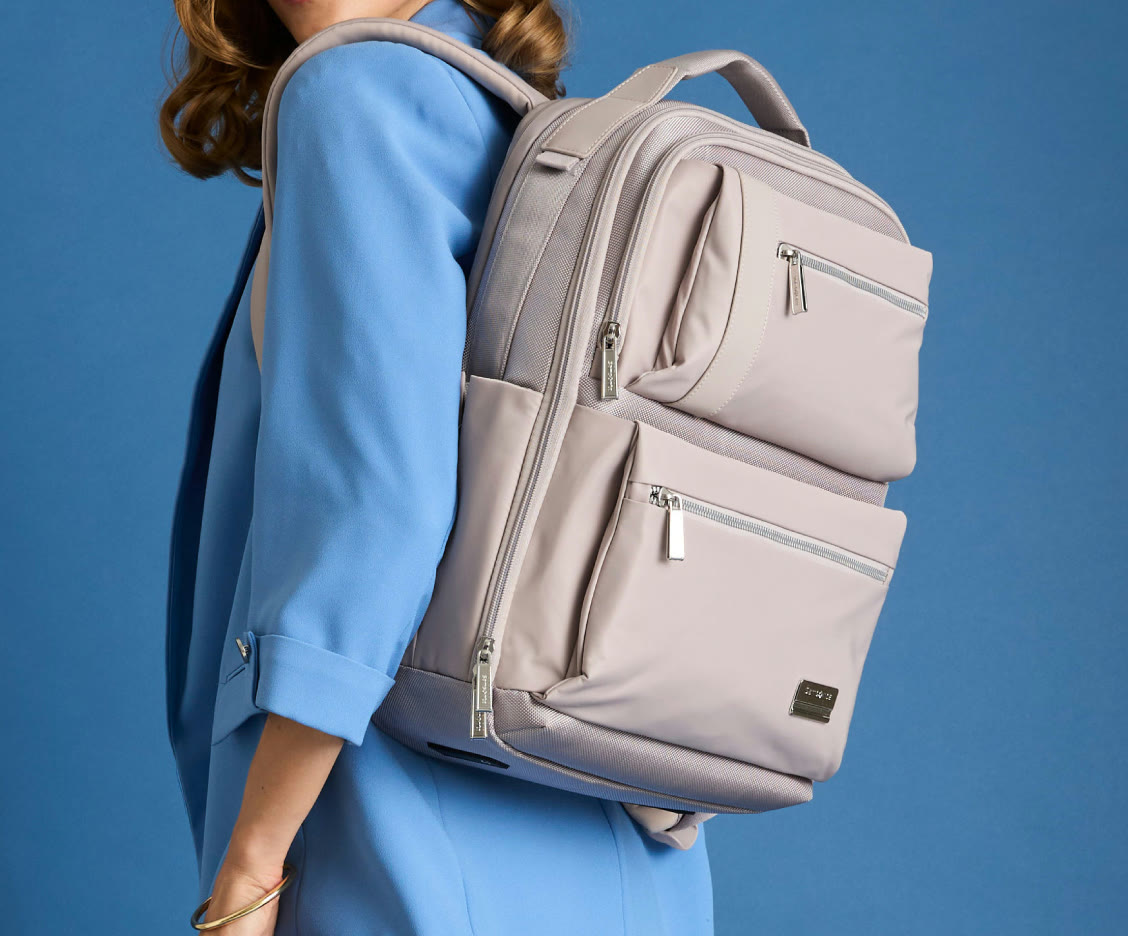 Mochila con bolsillos al frente