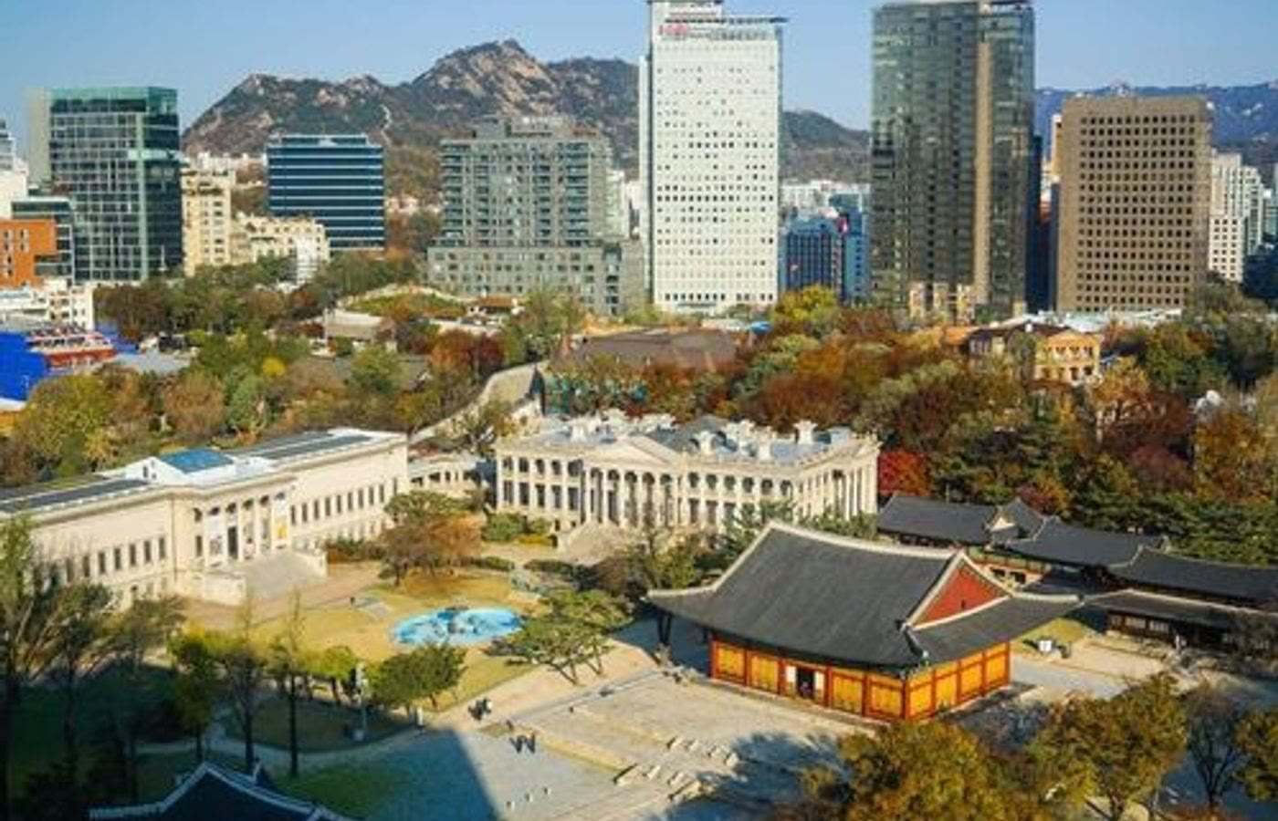De Deoksugung a Gwanghwamun, 3 km a pie