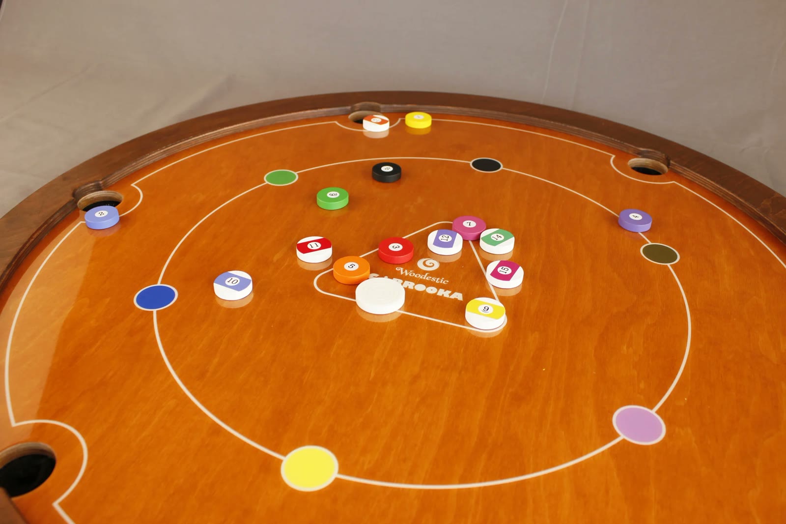 Carrooka: snooker rules on a round board