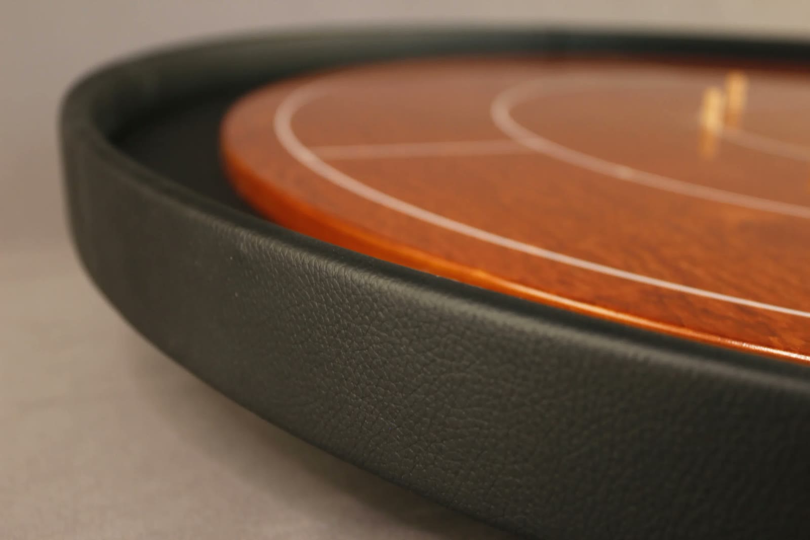 A leather-covered ditch that stays quiet