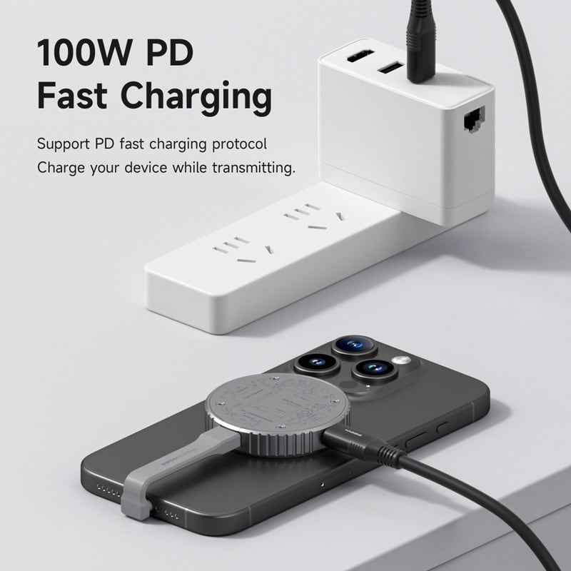 100W PD로 충전하며 쓰는 모습