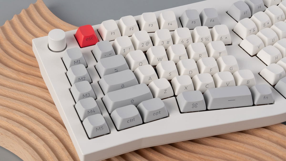 Keyboard fitted with the white set