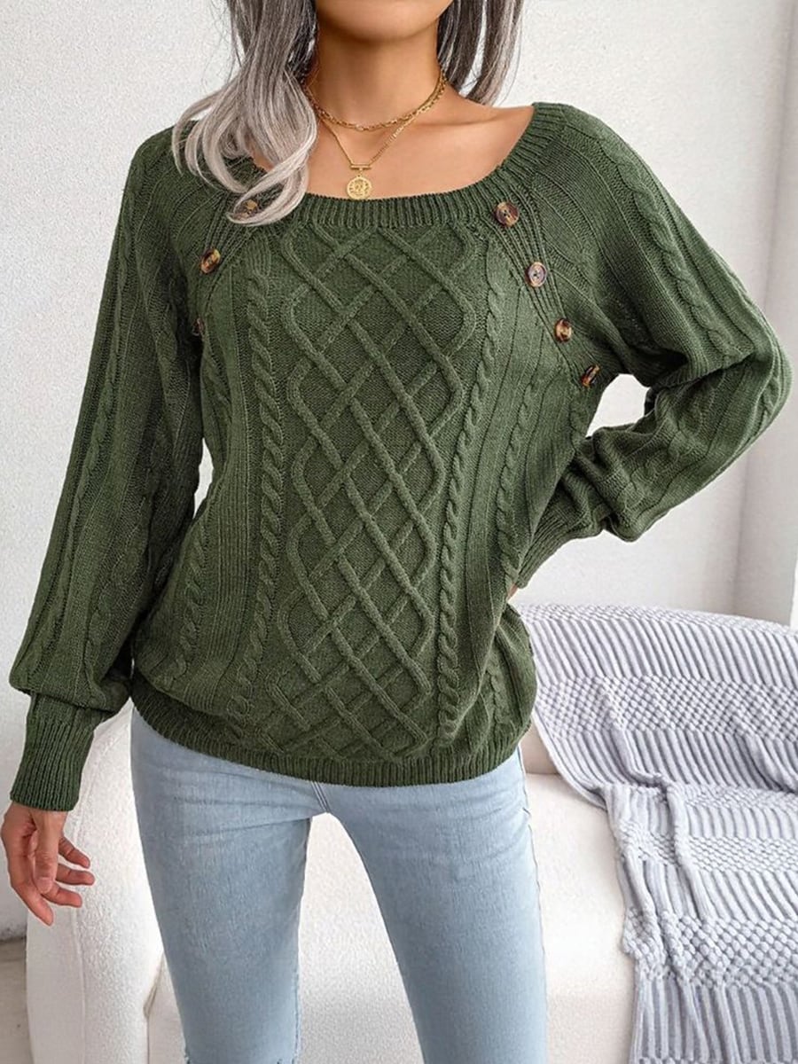 De frente, en verde militar