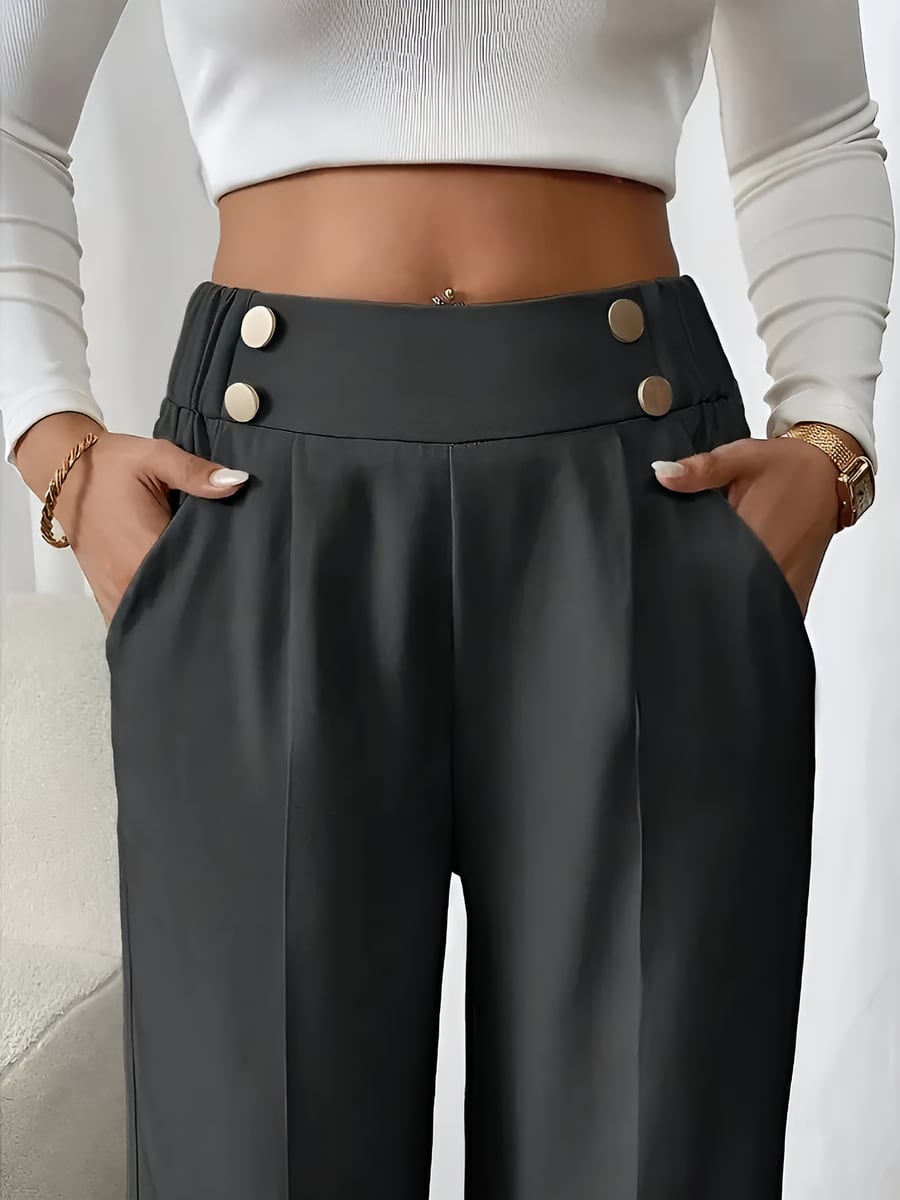 Close-up of the waist buttons and pocket