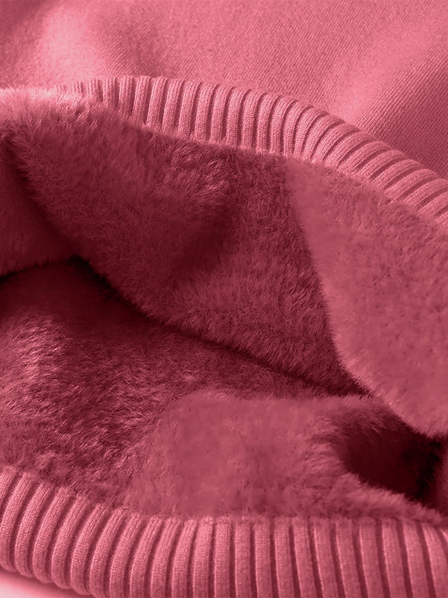 Close-up of the fleece lining in rose