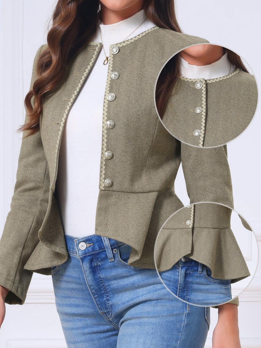 Upper body with close-ups of the neckline and hem