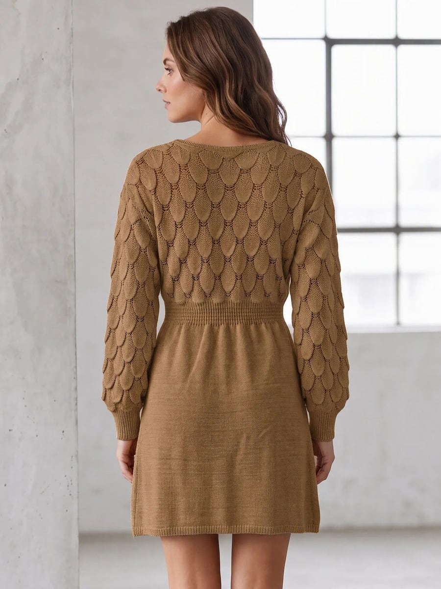 Back view showing the lantern sleeves