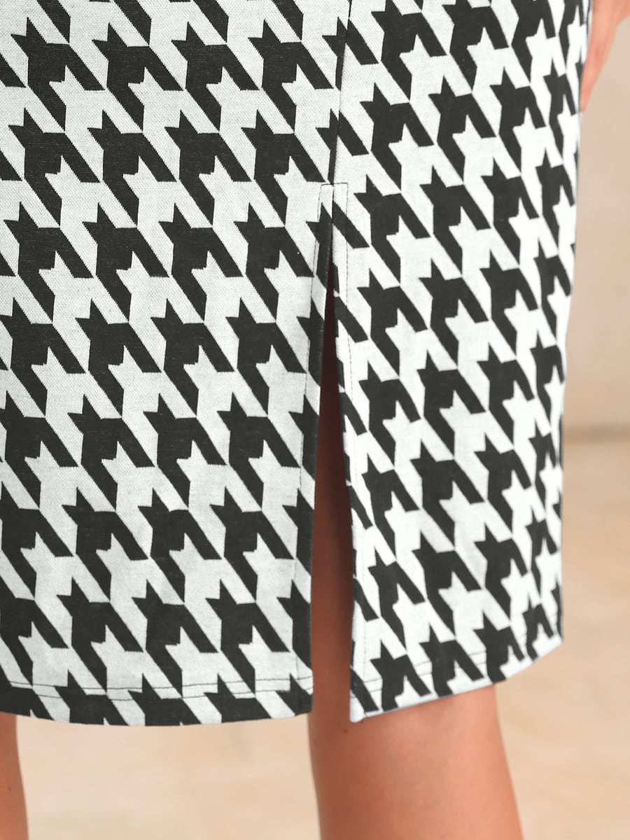 Close-up of the hem slit and pattern