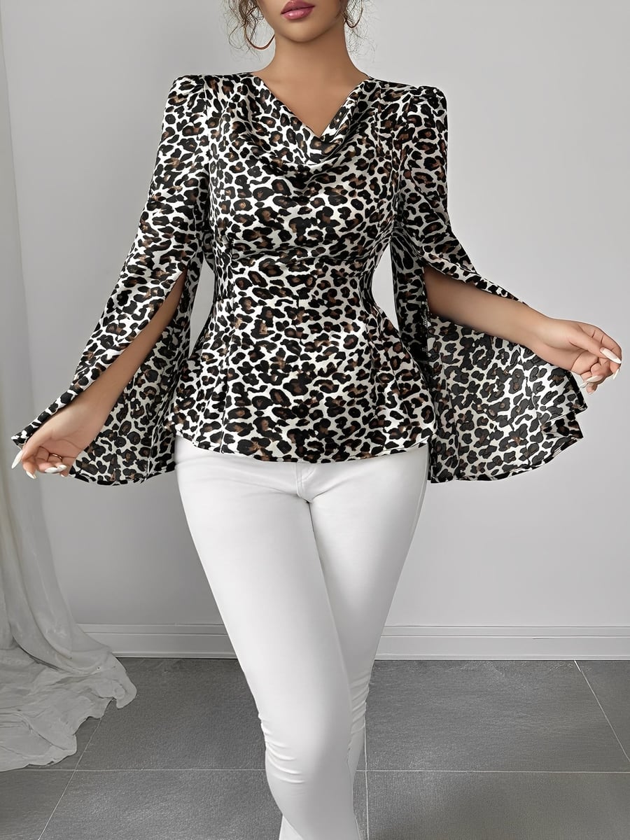 De frente con la blusa de leopardo