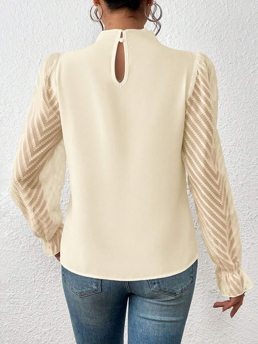 Back view with the keyhole button at the nape