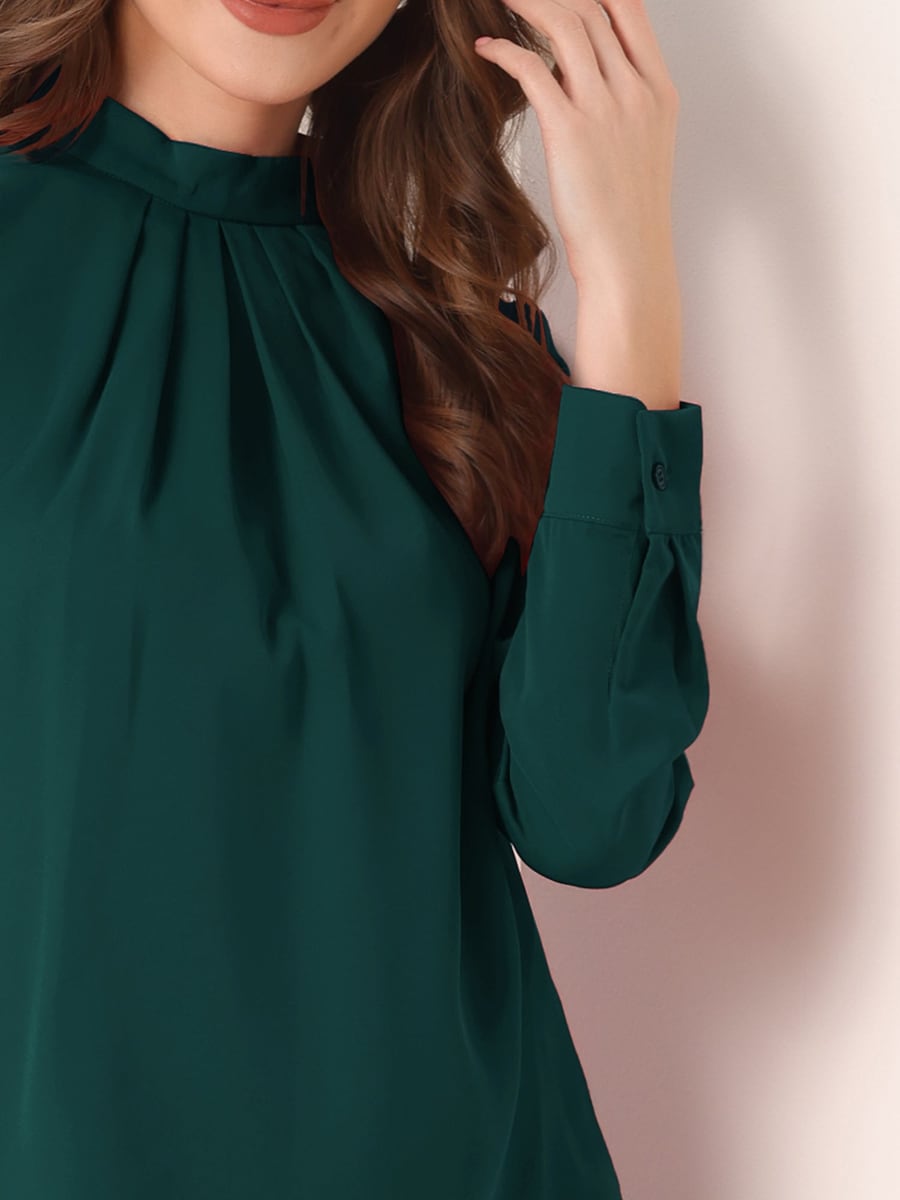 Close-up of the pleated neckline