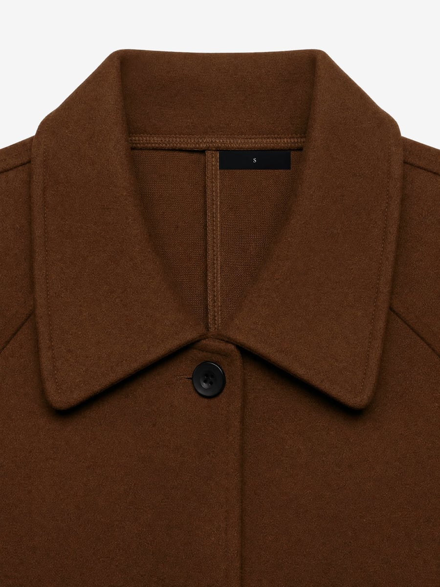 Close-up of the collar
