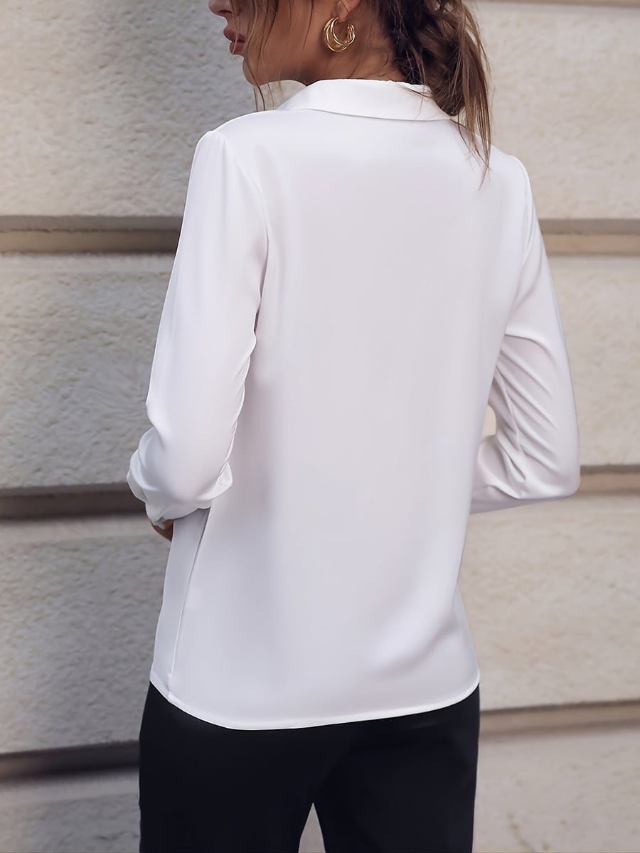 Back view in white