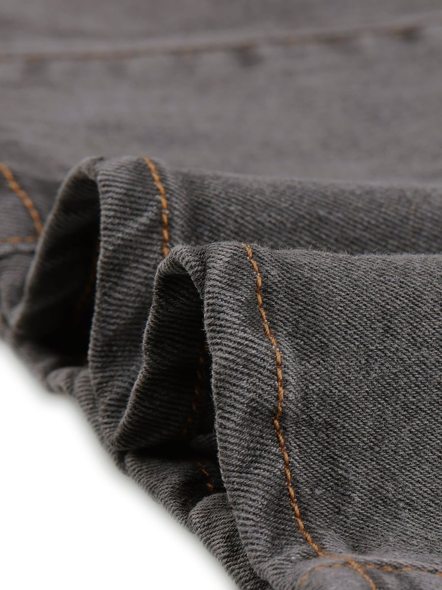 Close-up of the hem ruffle