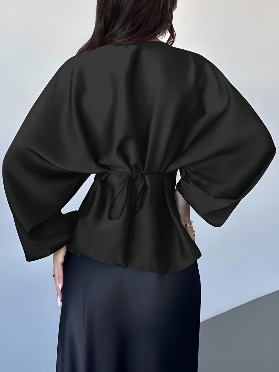 Back view showing the waist tie
