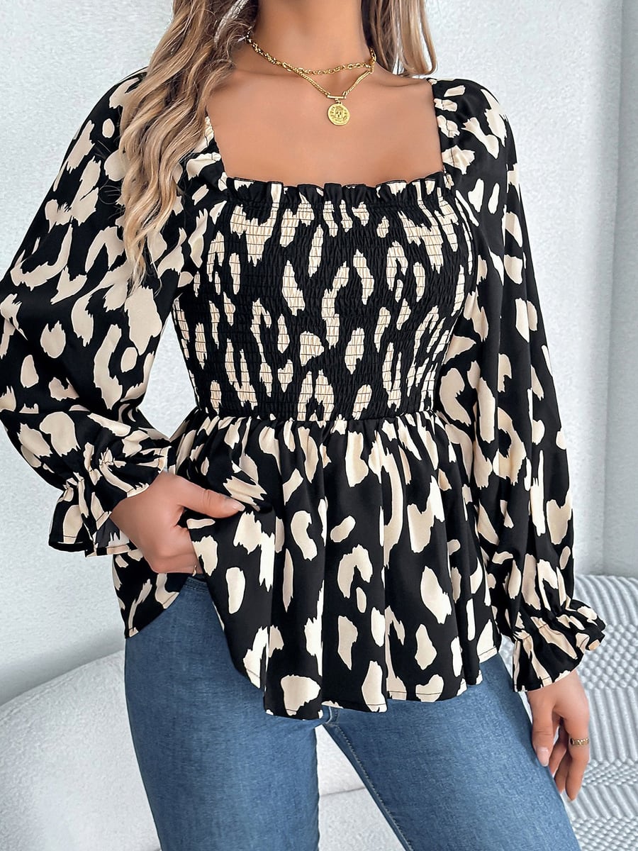 Front view in black leopard