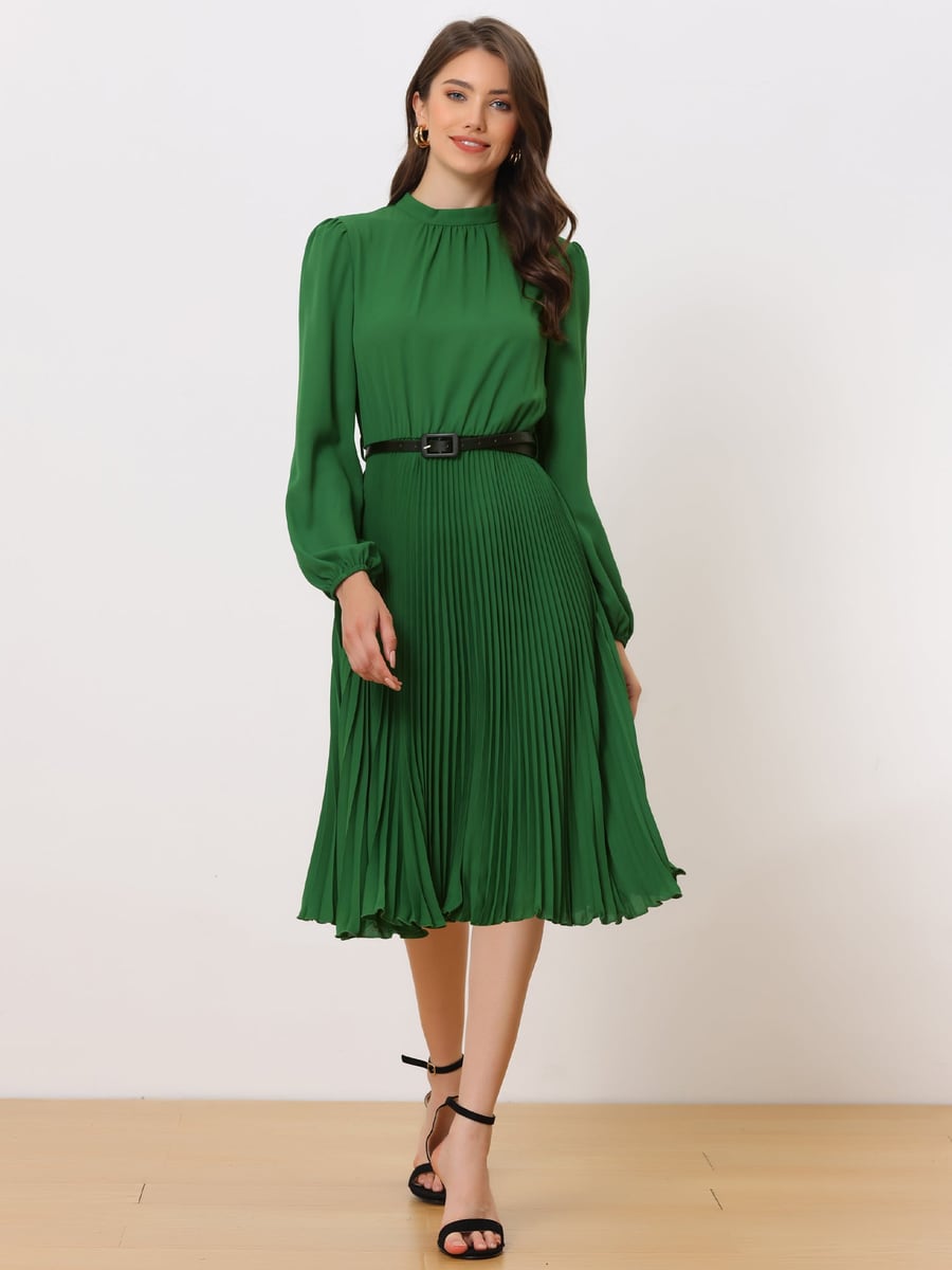 De frente y de cuerpo entero, en verde