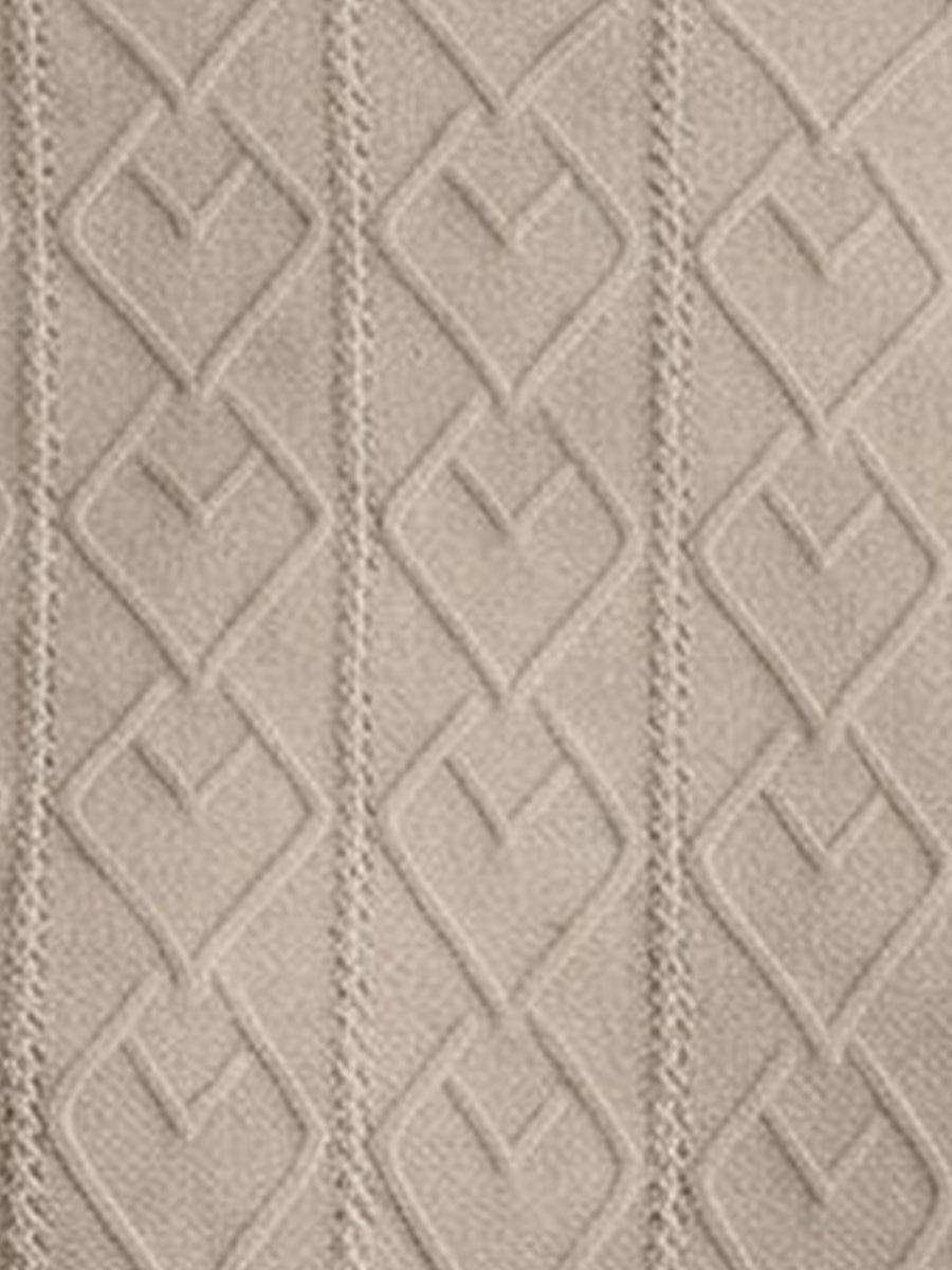 Close-up of the wavy argyle texture