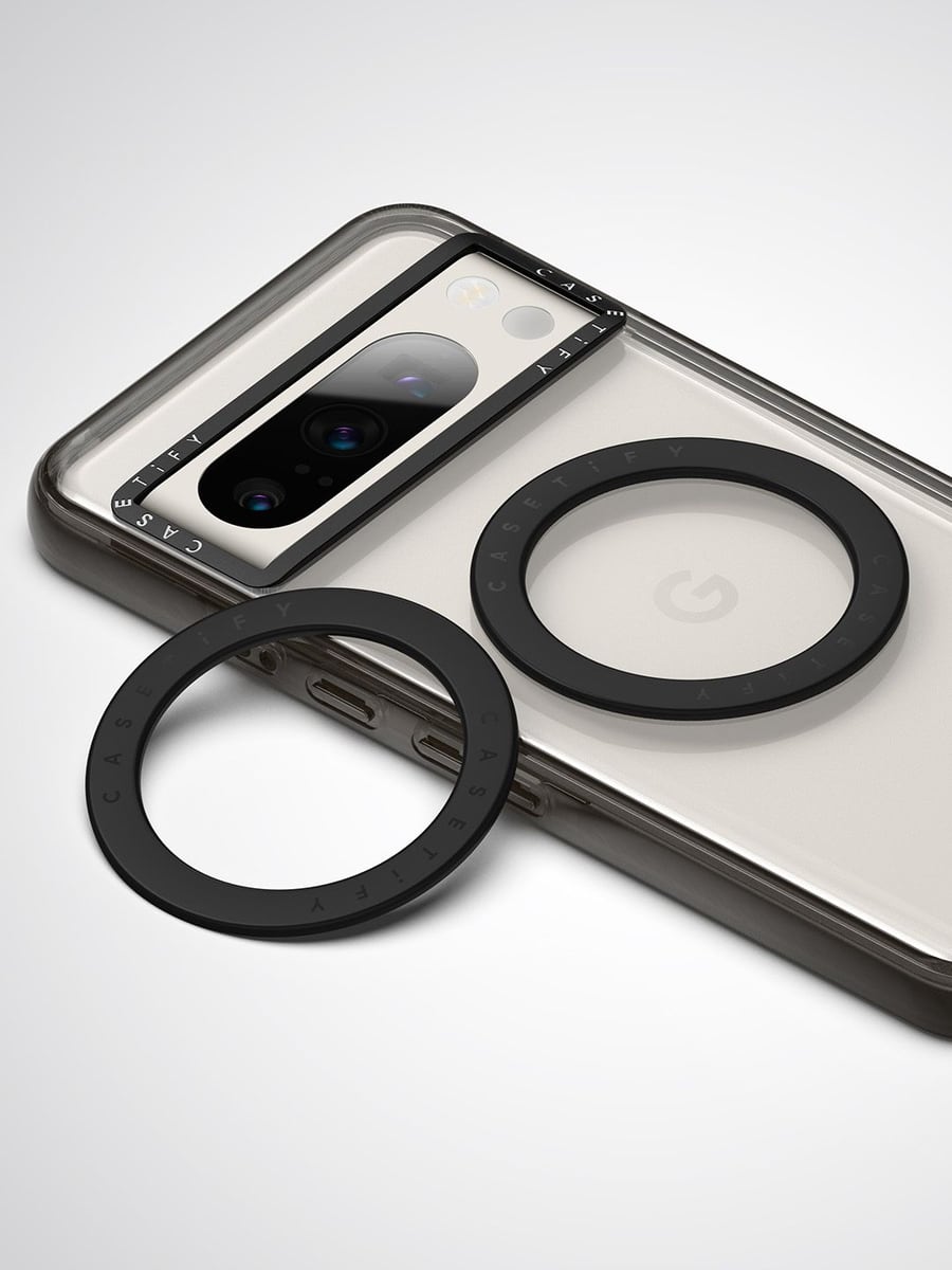 Pegando el anillo en la trasera de una funda