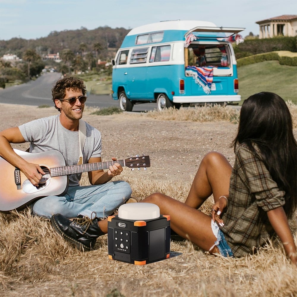 Música junto a una furgoneta en la playa