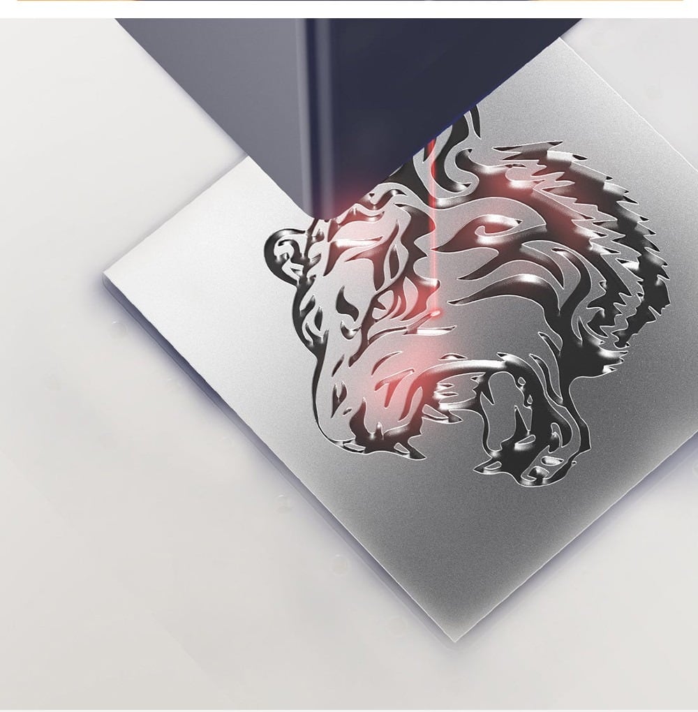 Engraving a lion onto a metal plate