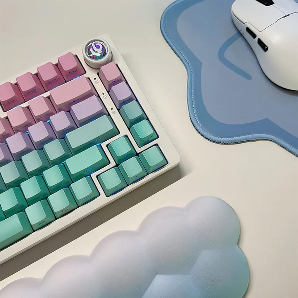 Close-up of the knob and keycaps