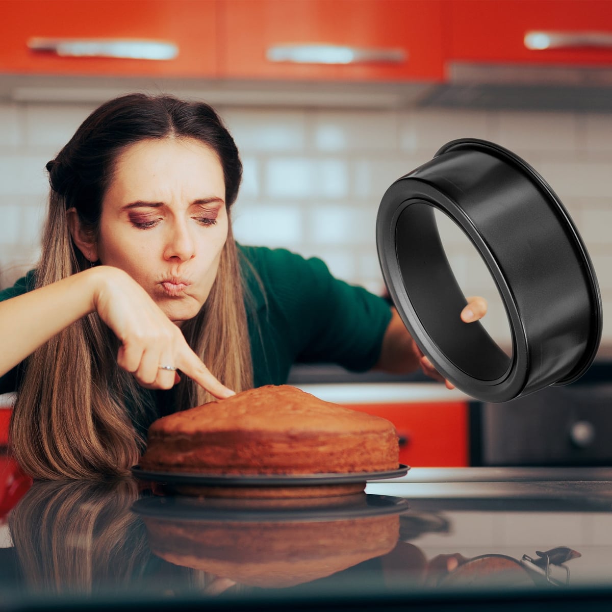 Releasing a cake from the pan