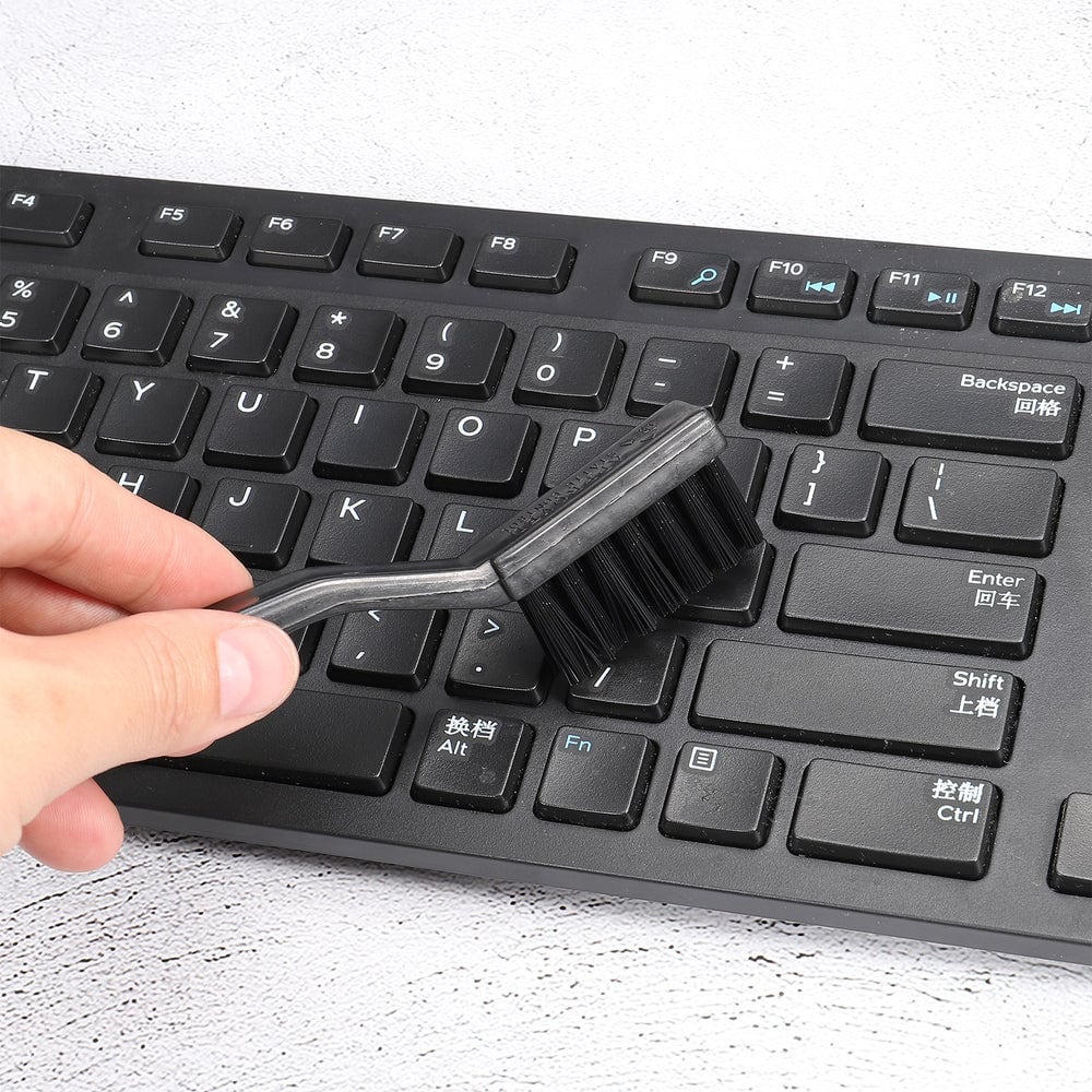 Cleaning between keyboard keys
