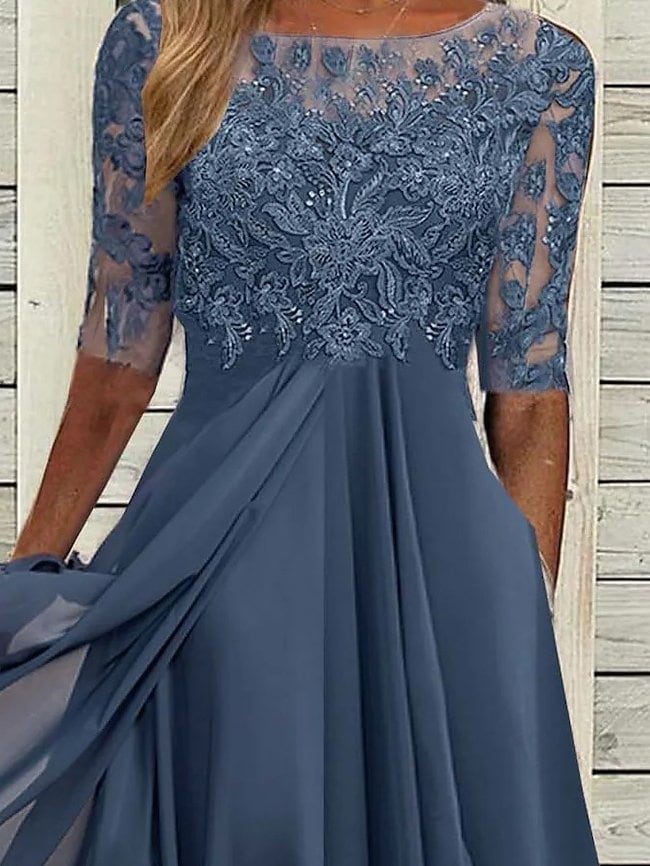 Lace bodice detail