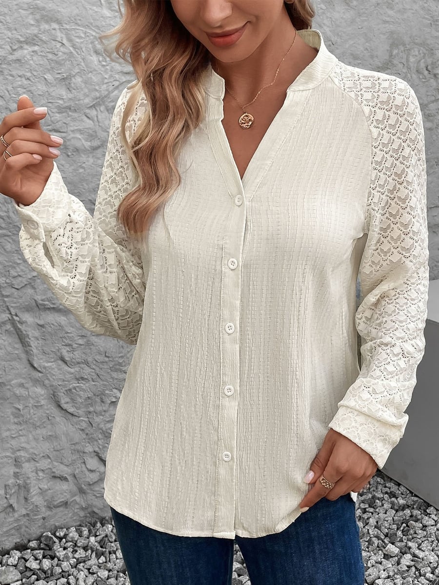 Blouse worn loose, front