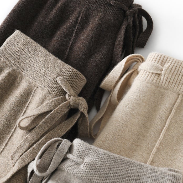Close-up of the drawstring and knit