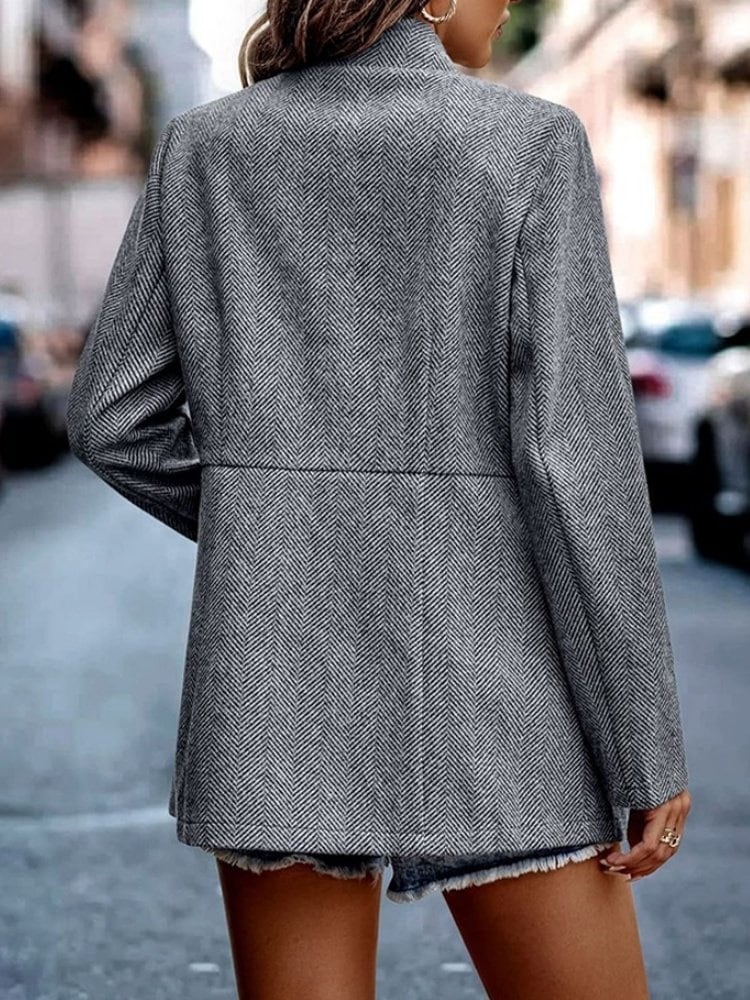 La gris por detrás, con la costura de la cintura