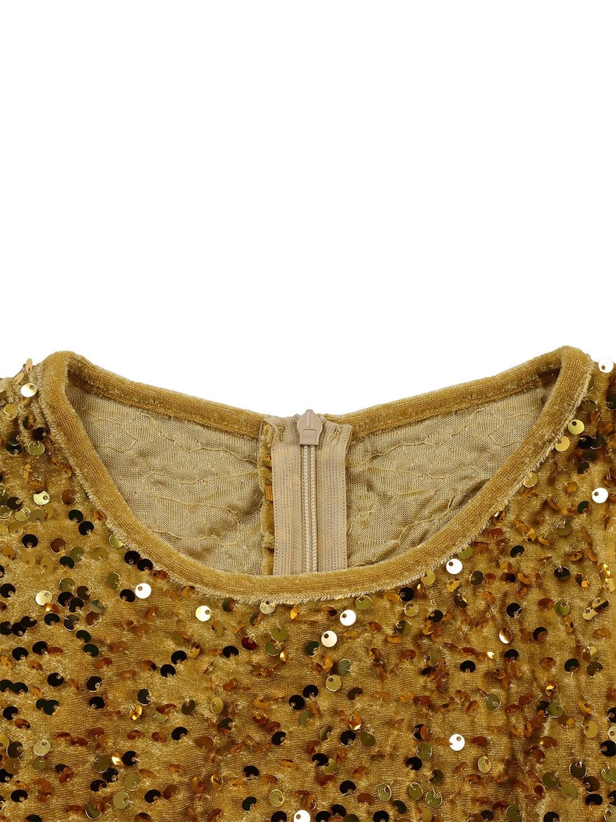 The zip at the back neck