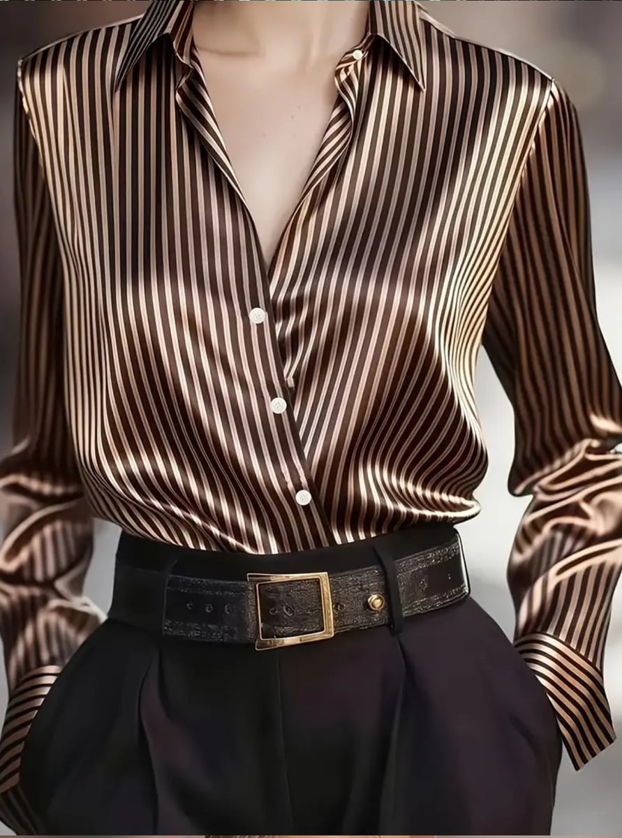 La camisa de rayas marrones