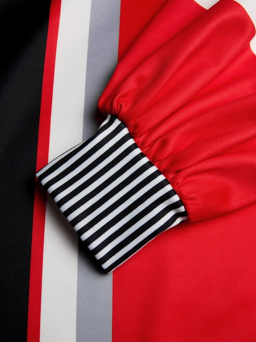 Close-up of the striped cuff