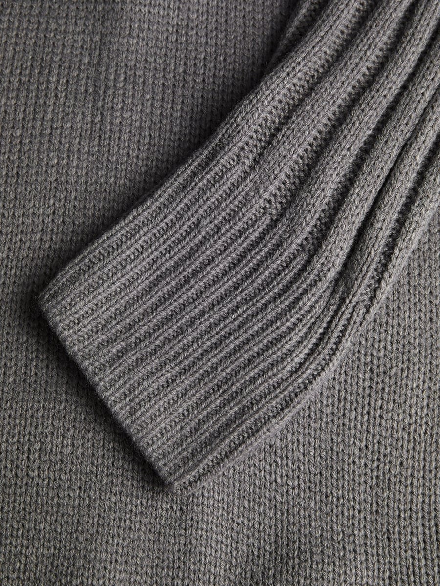 Close-up of the ribbed cuff